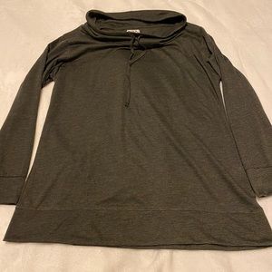 Lightweight pullover